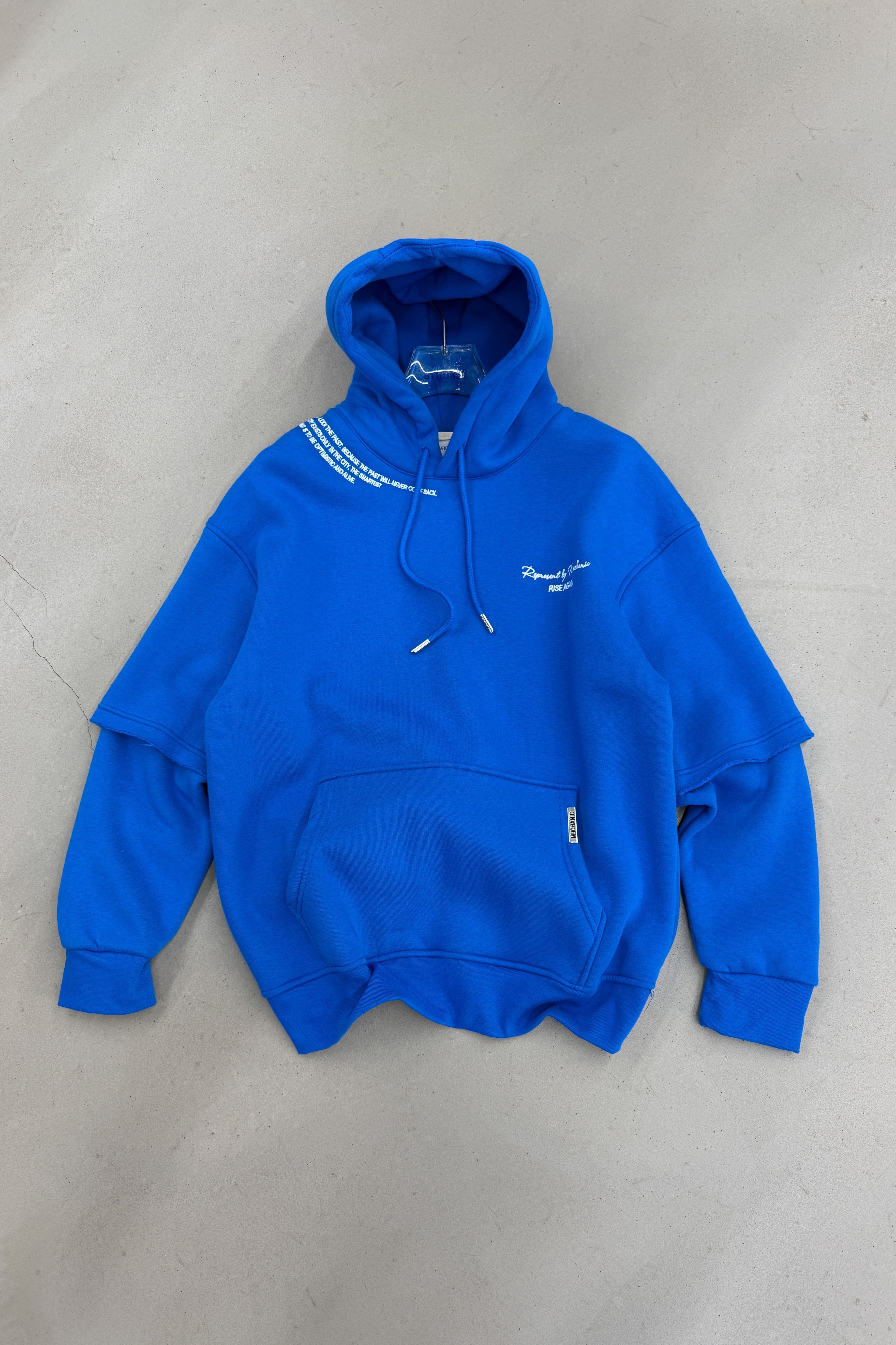 OVERSİZE ÇİFT KOL DETAYLI YAZILI SWEATSHİRT •SAKS MAVİ