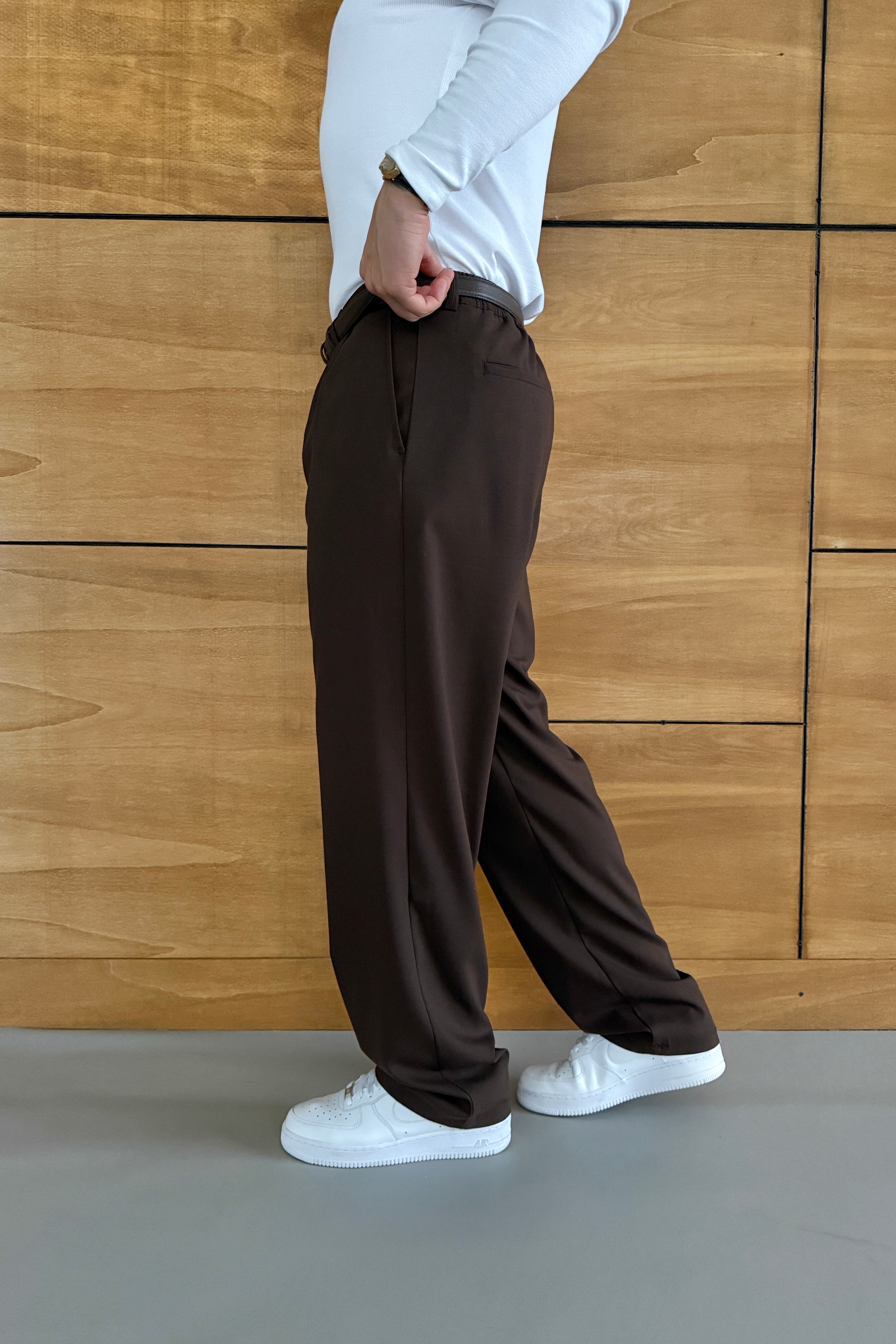 BAGGY KALIP PİLELİ KUMAŞ PANTOLON • KAHVERENGİ
