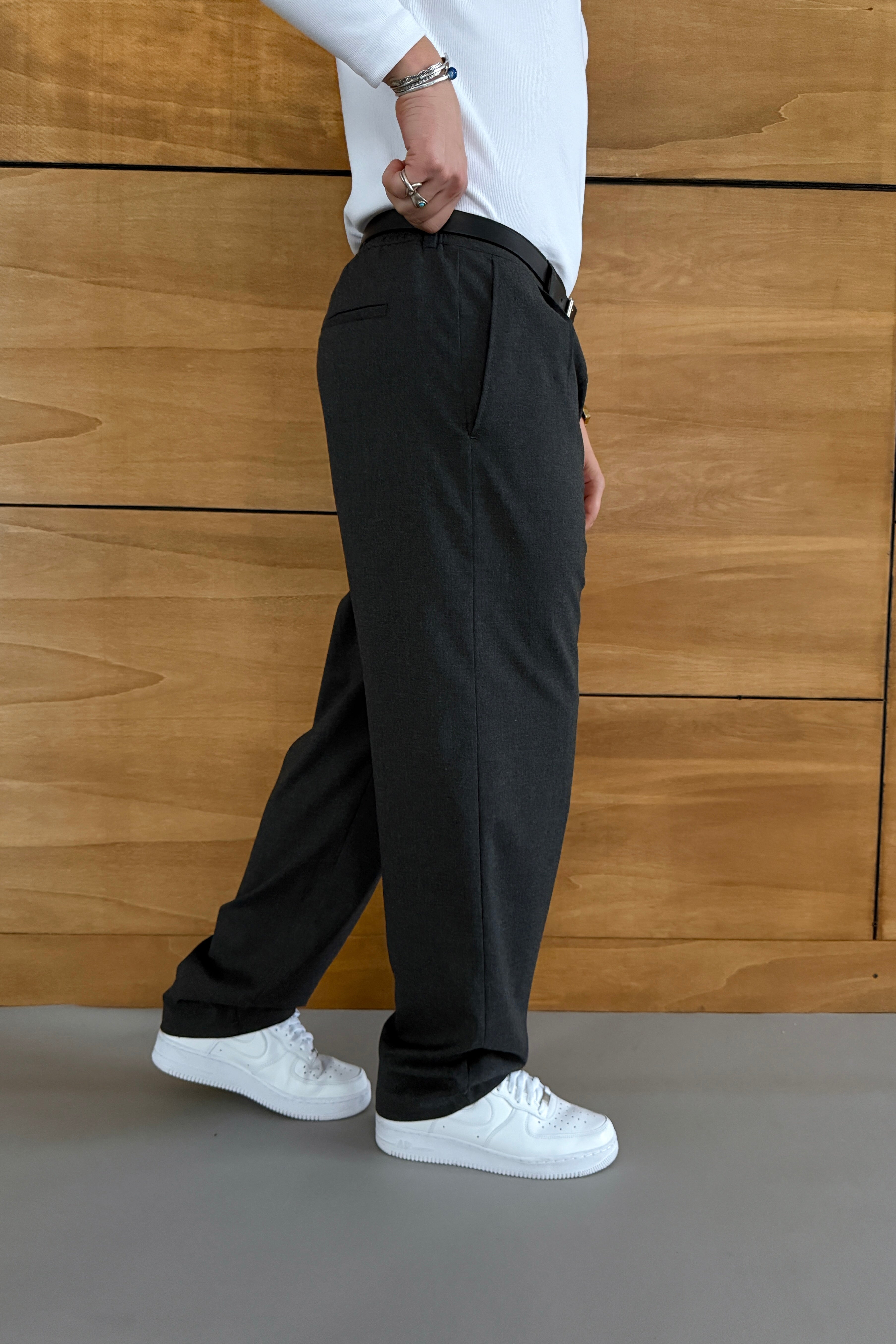 BAGGY KALIP PİLELİ KUMAŞ PANTOLON • ANTRASİT