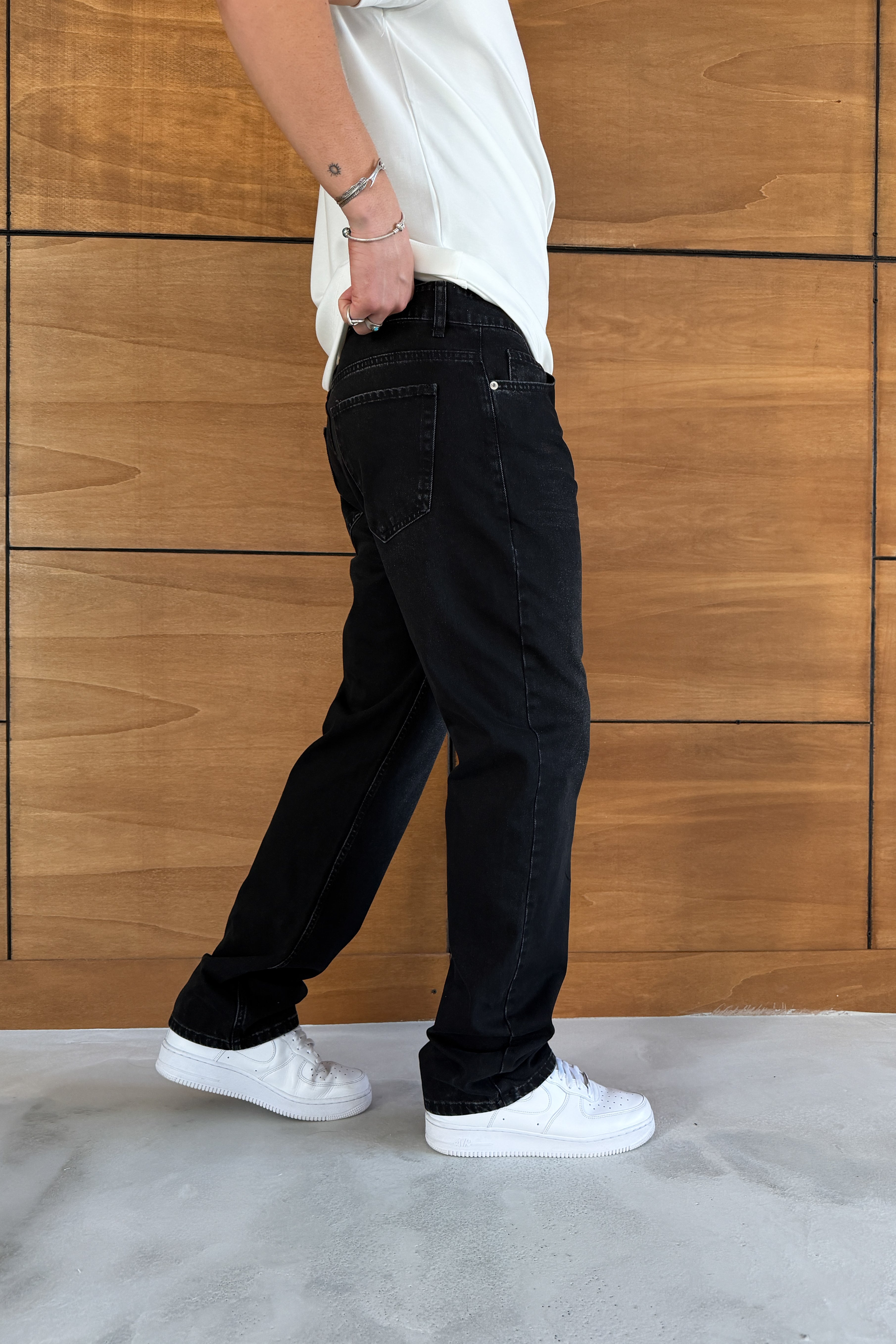 BAGGY FİT TAŞLANMIŞ KOT PANTOLON EFEKTLİ • SİYAH