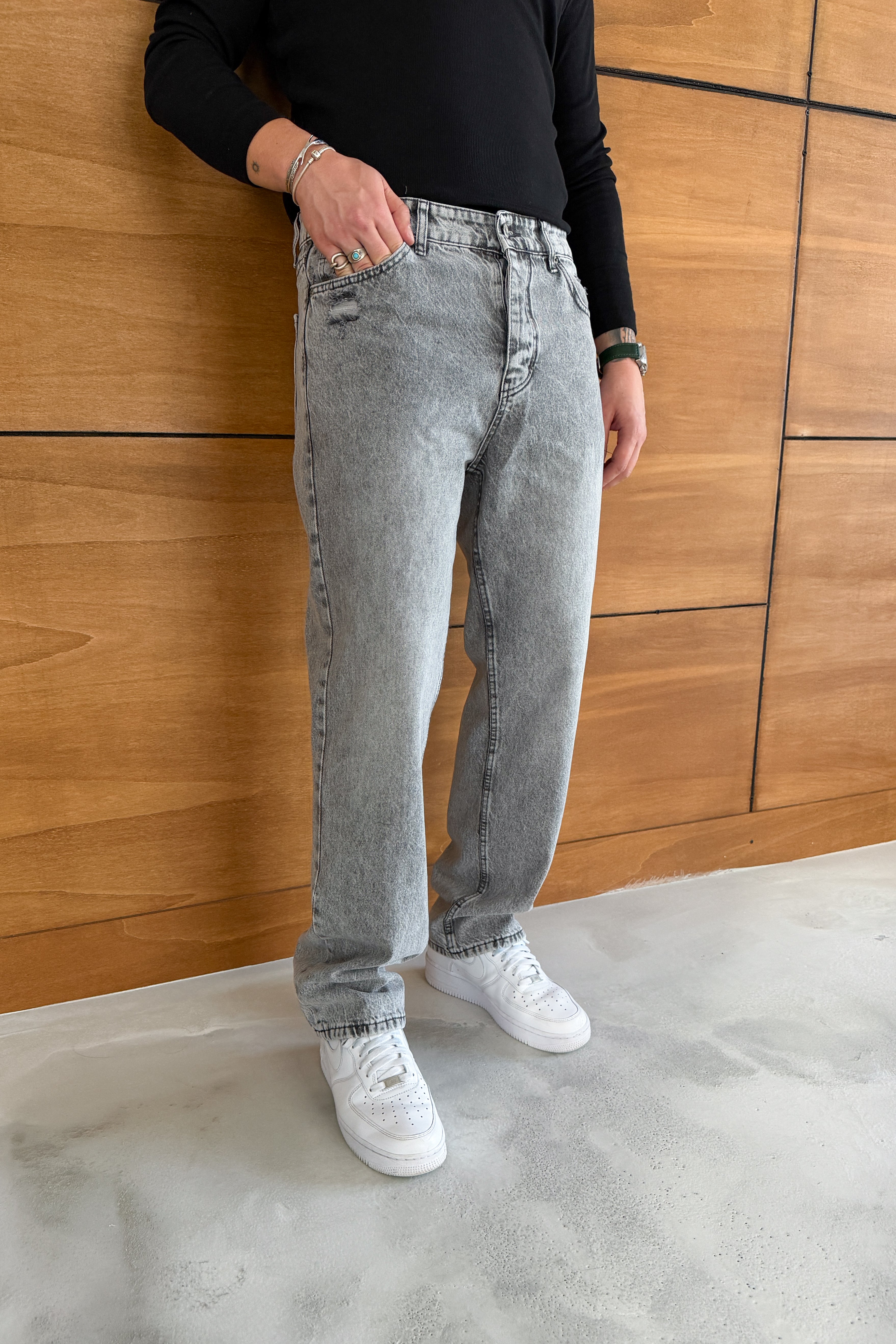 BAGGY FİT CEBİ YIRTIKLI TAŞLANMIŞ KOT PANTOLON • GRİ