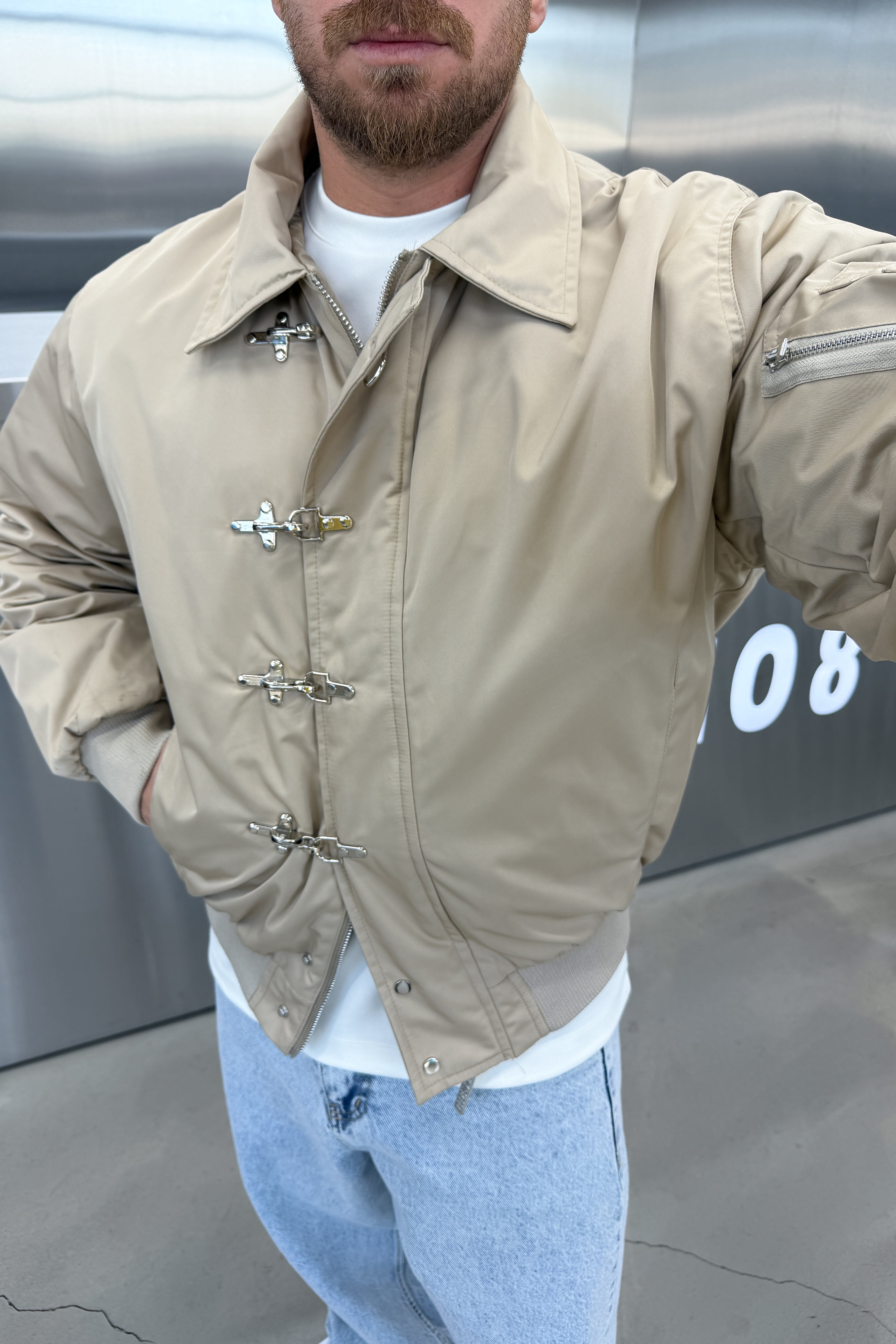 OVERSİZE METAL AKSESUARLI BOMBER MONT • BEJ