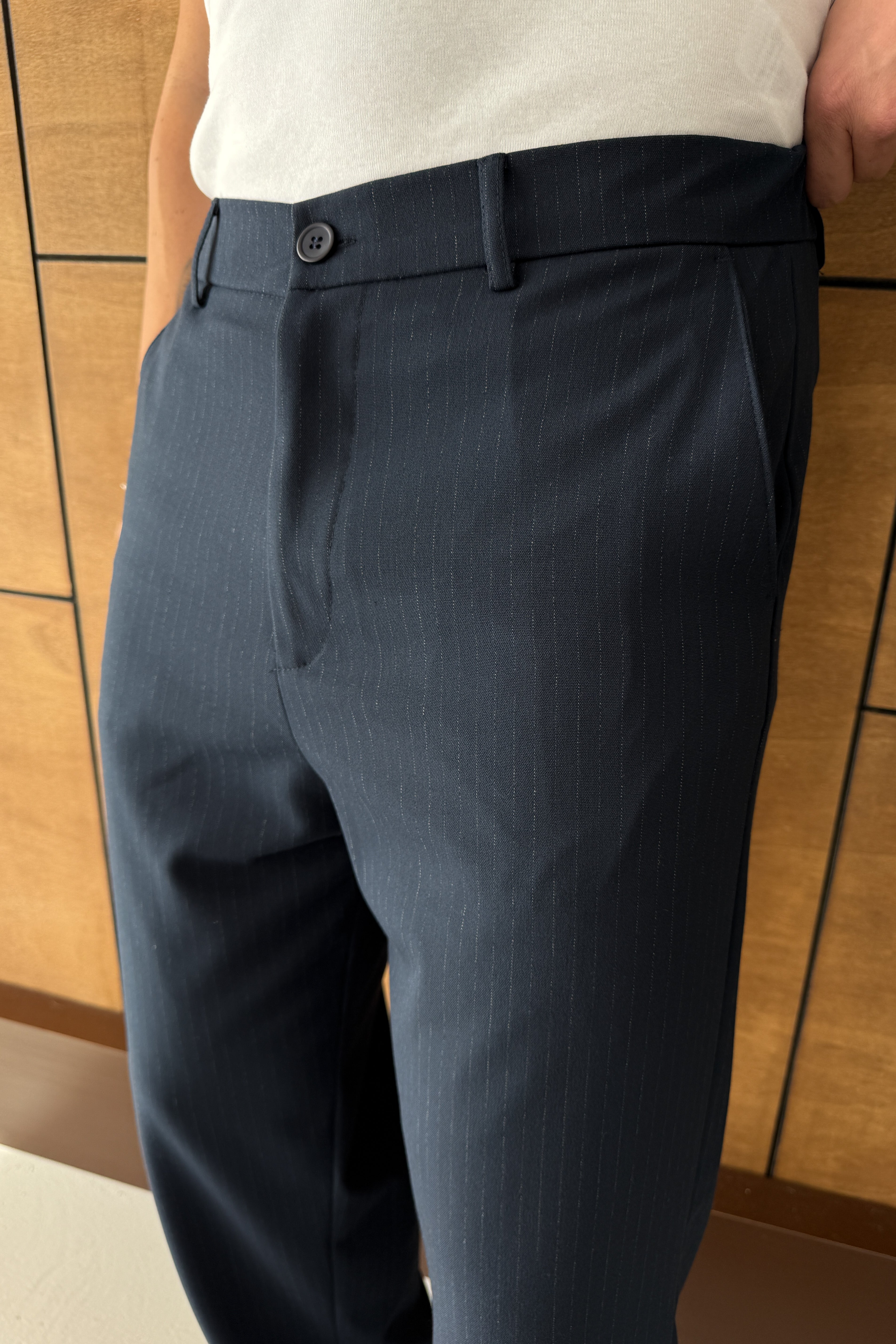 BAGGY KALIP ÇİZGİLİ KUMAŞ PANTOLON • LACİVERT