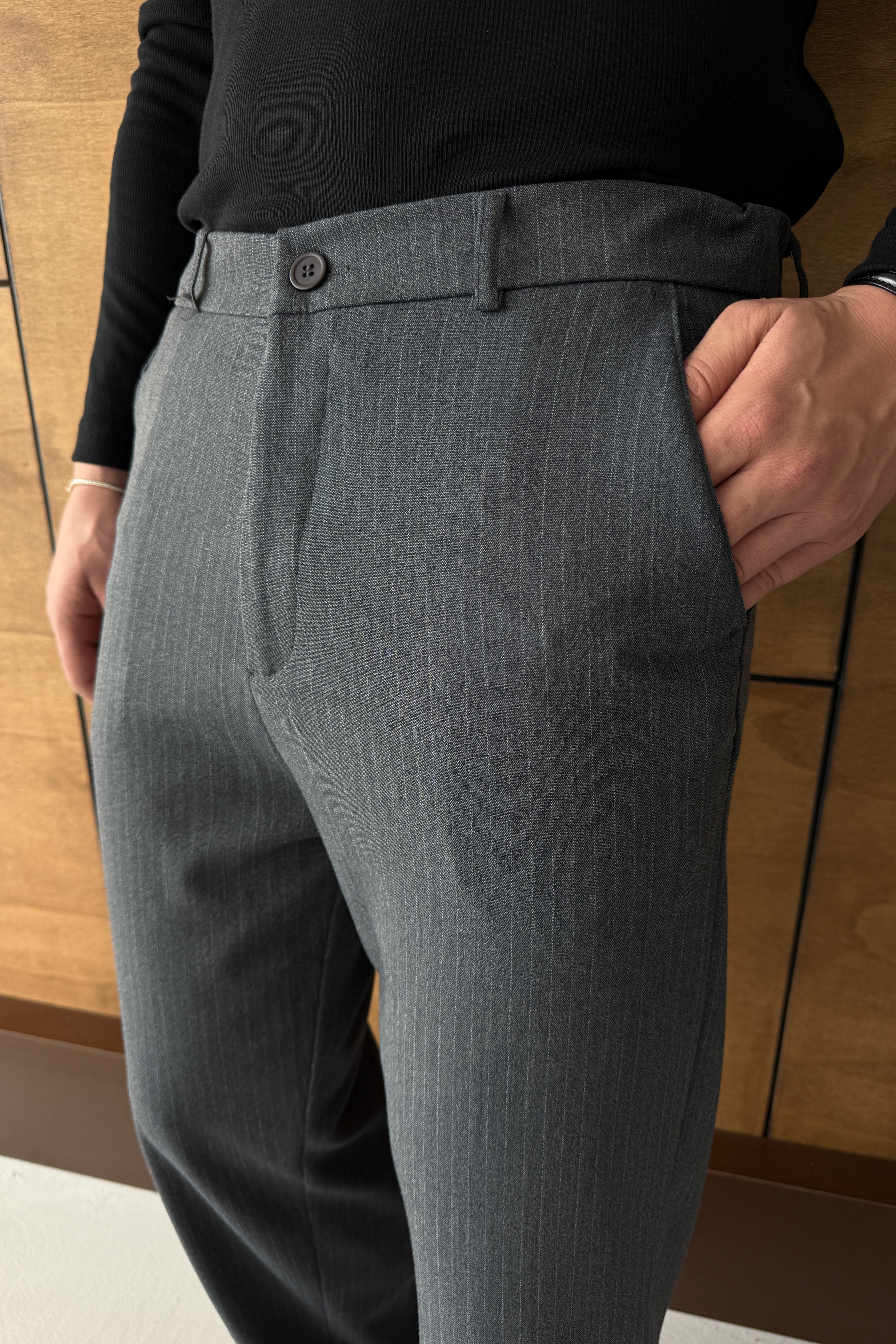 BAGGY KALIP ÇİZGİLİ KUMAŞ PANTOLON • ANTRASİT