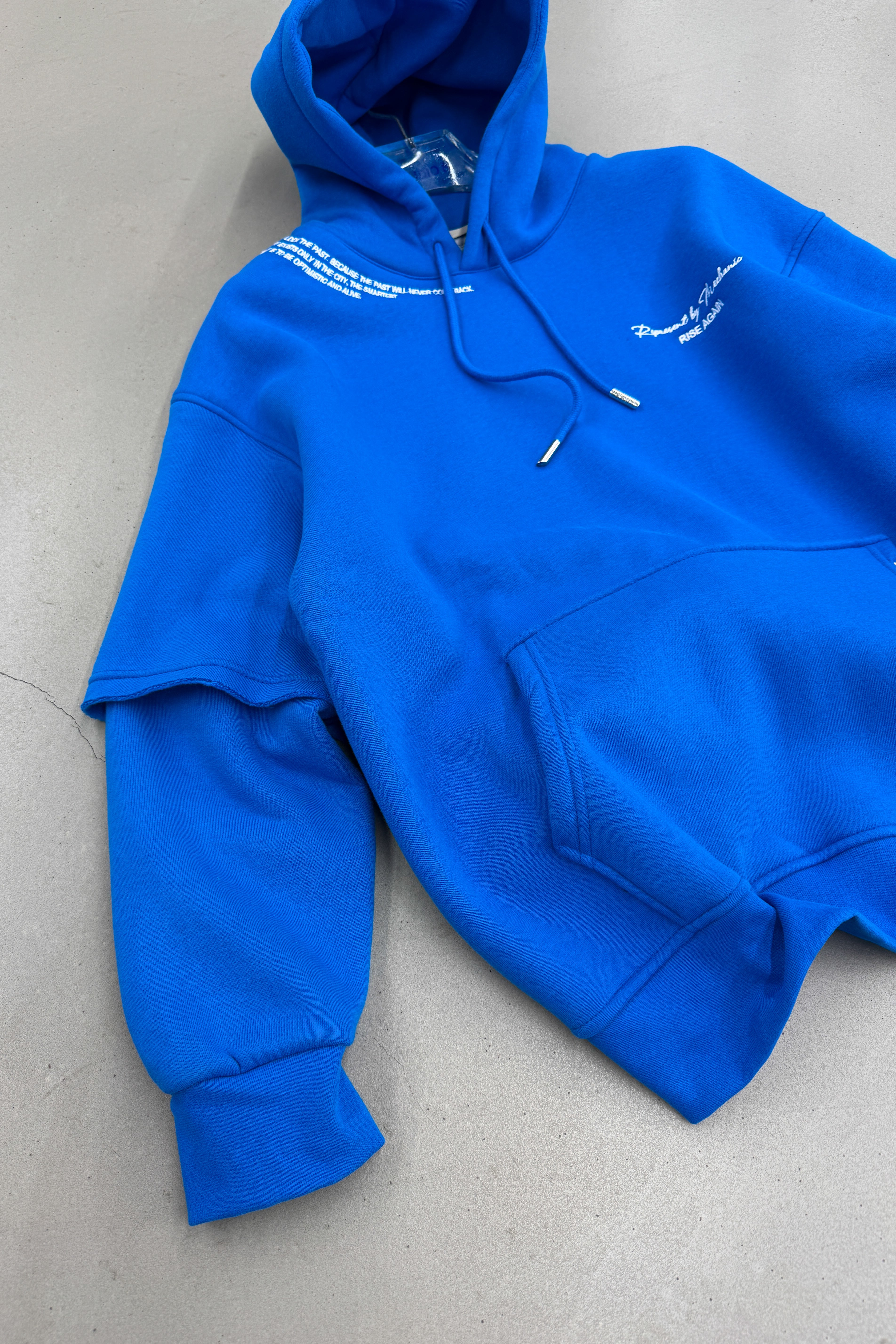OVERSİZE ÇİFT KOL DETAYLI YAZILI SWEATSHİRT •SAKS MAVİ