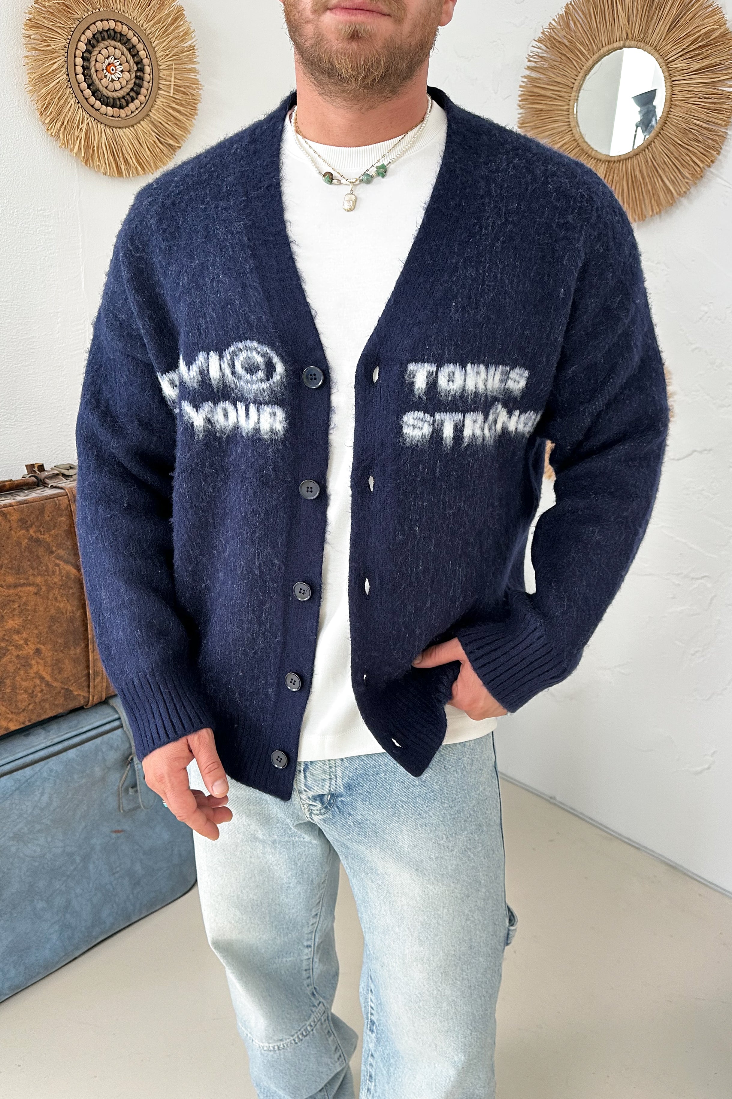 ÖNÜ YAZILI V YAKA YÜNLÜ HIRKA • LACİVERT