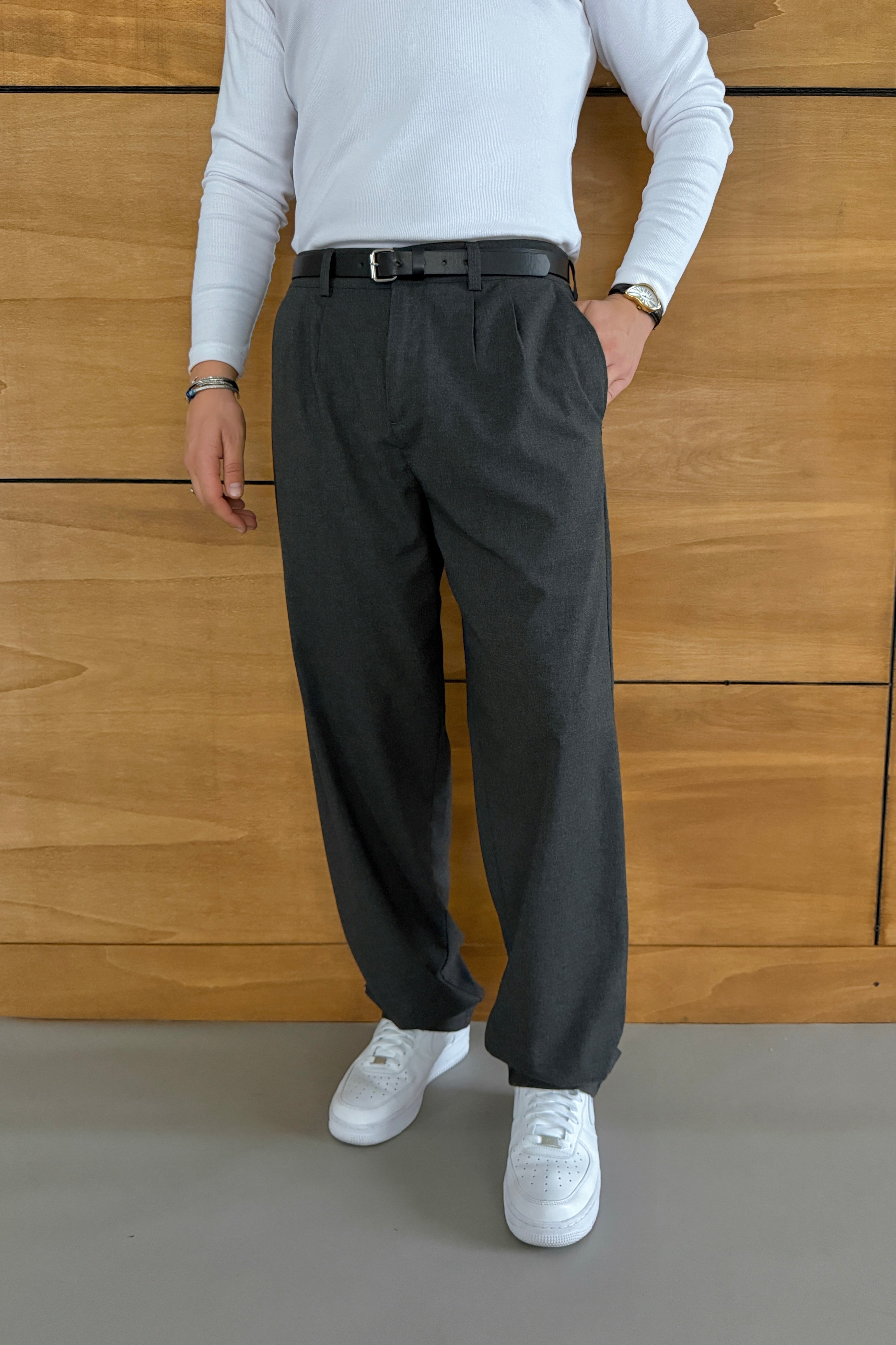 BAGGY KALIP PİLELİ KUMAŞ PANTOLON • ANTRASİT
