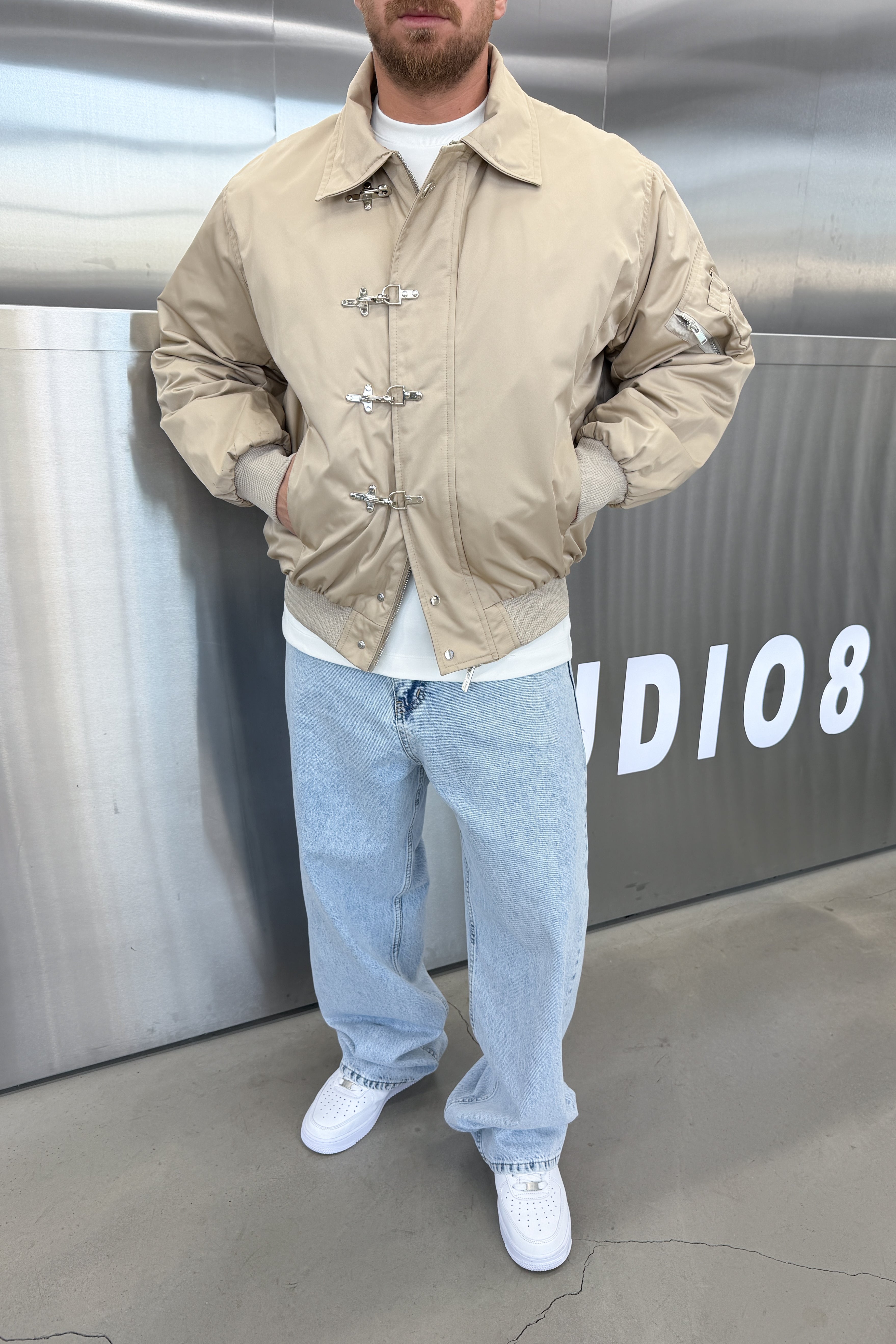 OVERSİZE METAL AKSESUARLI BOMBER MONT • BEJ