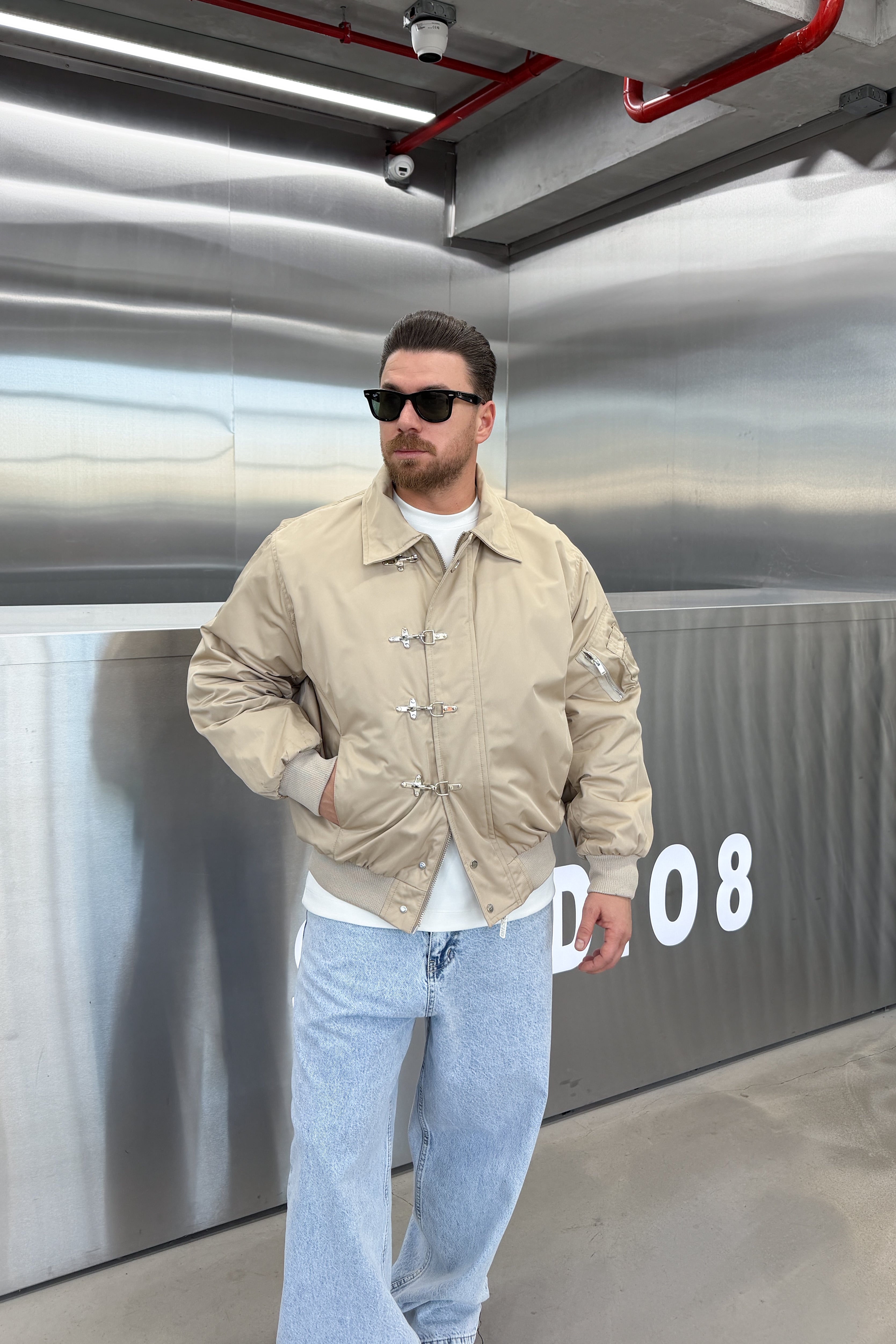 OVERSİZE METAL AKSESUARLI BOMBER MONT • BEJ