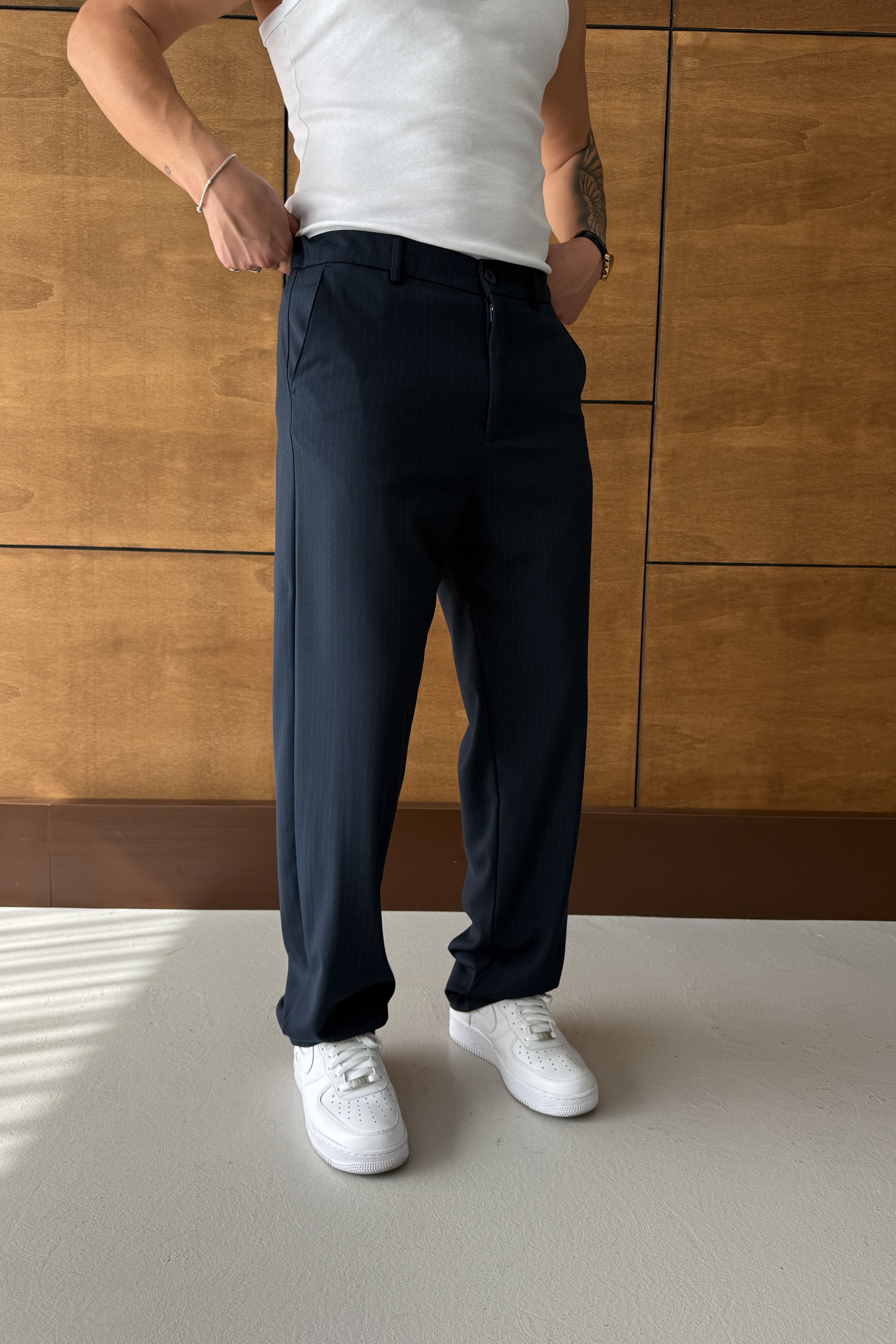 BAGGY KALIP ÇİZGİLİ KUMAŞ PANTOLON • LACİVERT