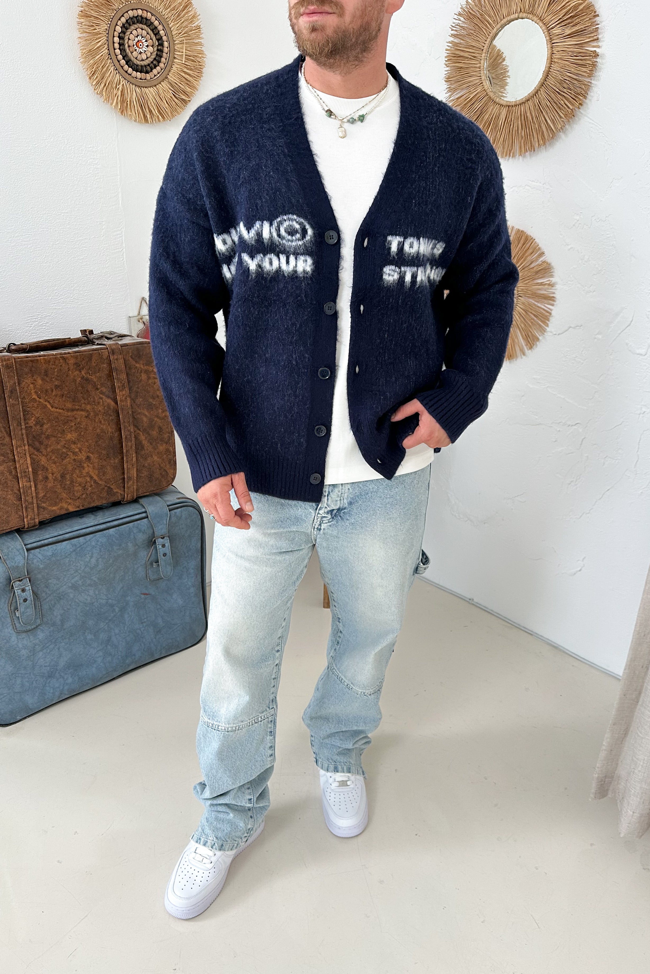 ÖNÜ YAZILI V YAKA YÜNLÜ HIRKA • LACİVERT