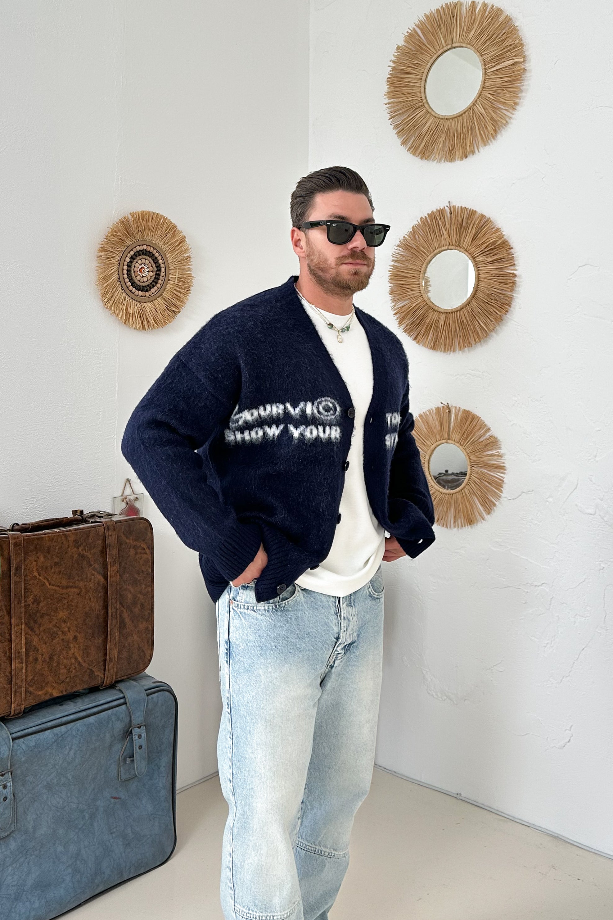 ÖNÜ YAZILI V YAKA YÜNLÜ HIRKA • LACİVERT