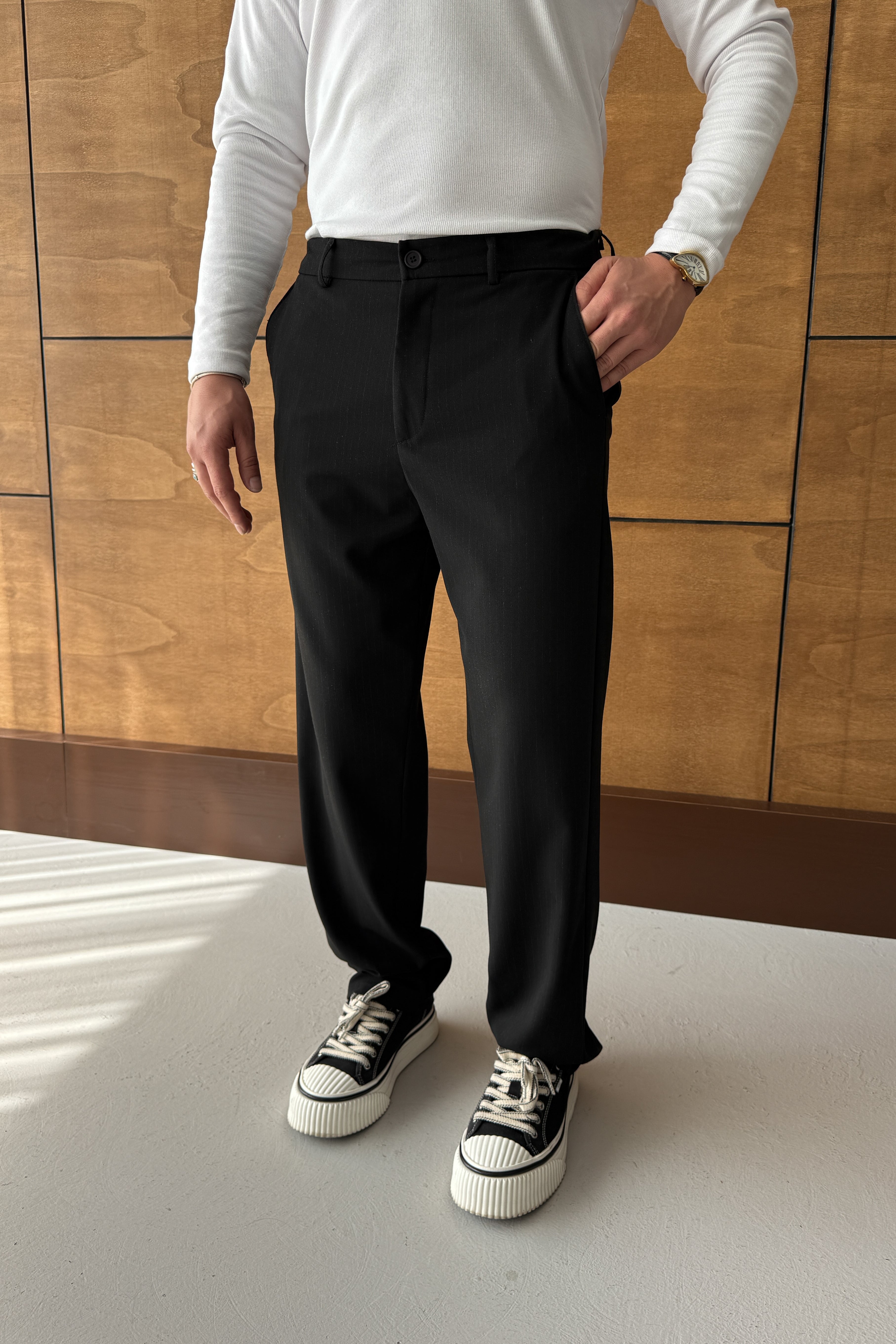 BAGGY KALIP ÇİZGİLİ KUMAŞ PANTOLON • SİYAH
