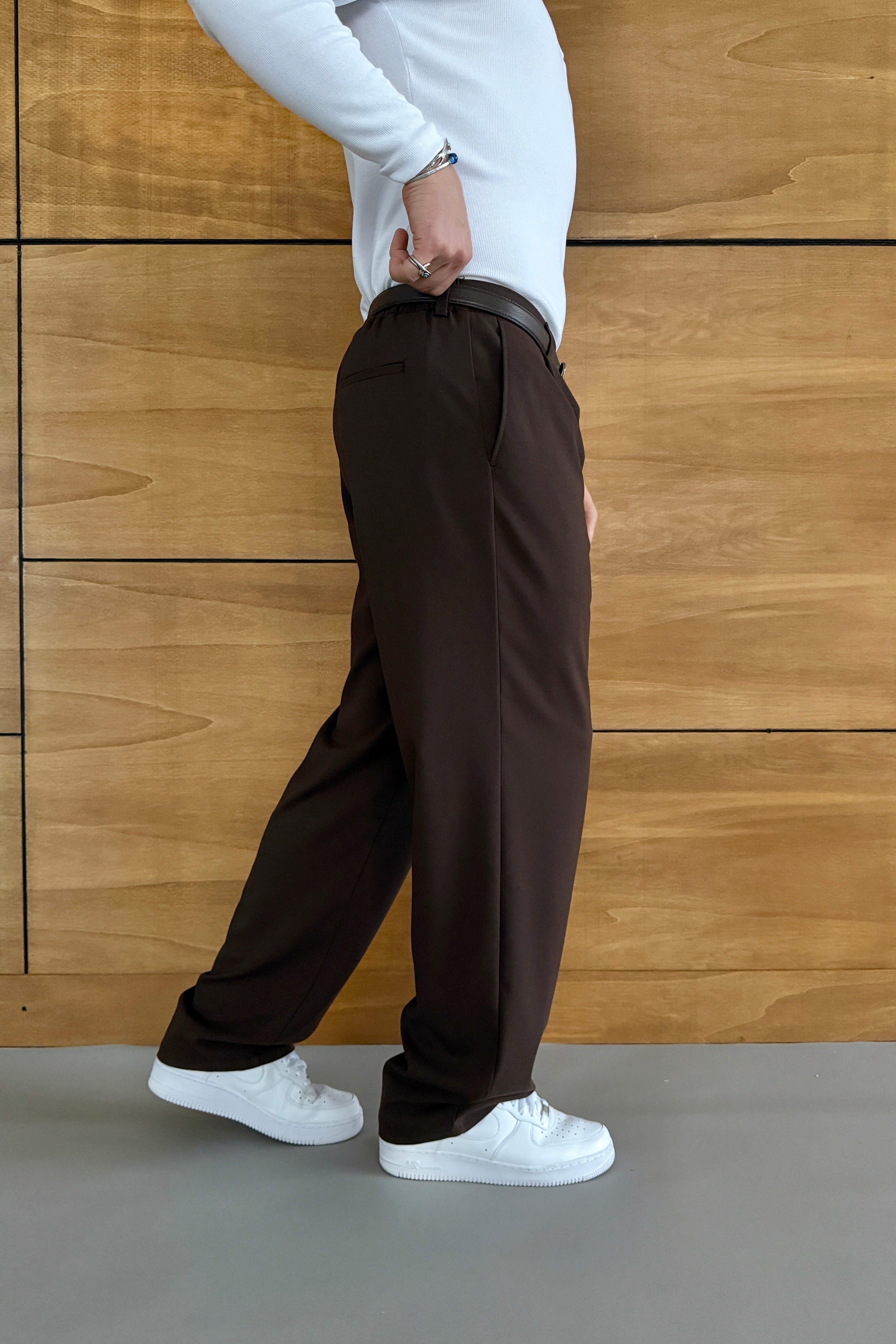 BAGGY KALIP PİLELİ KUMAŞ PANTOLON • KAHVERENGİ