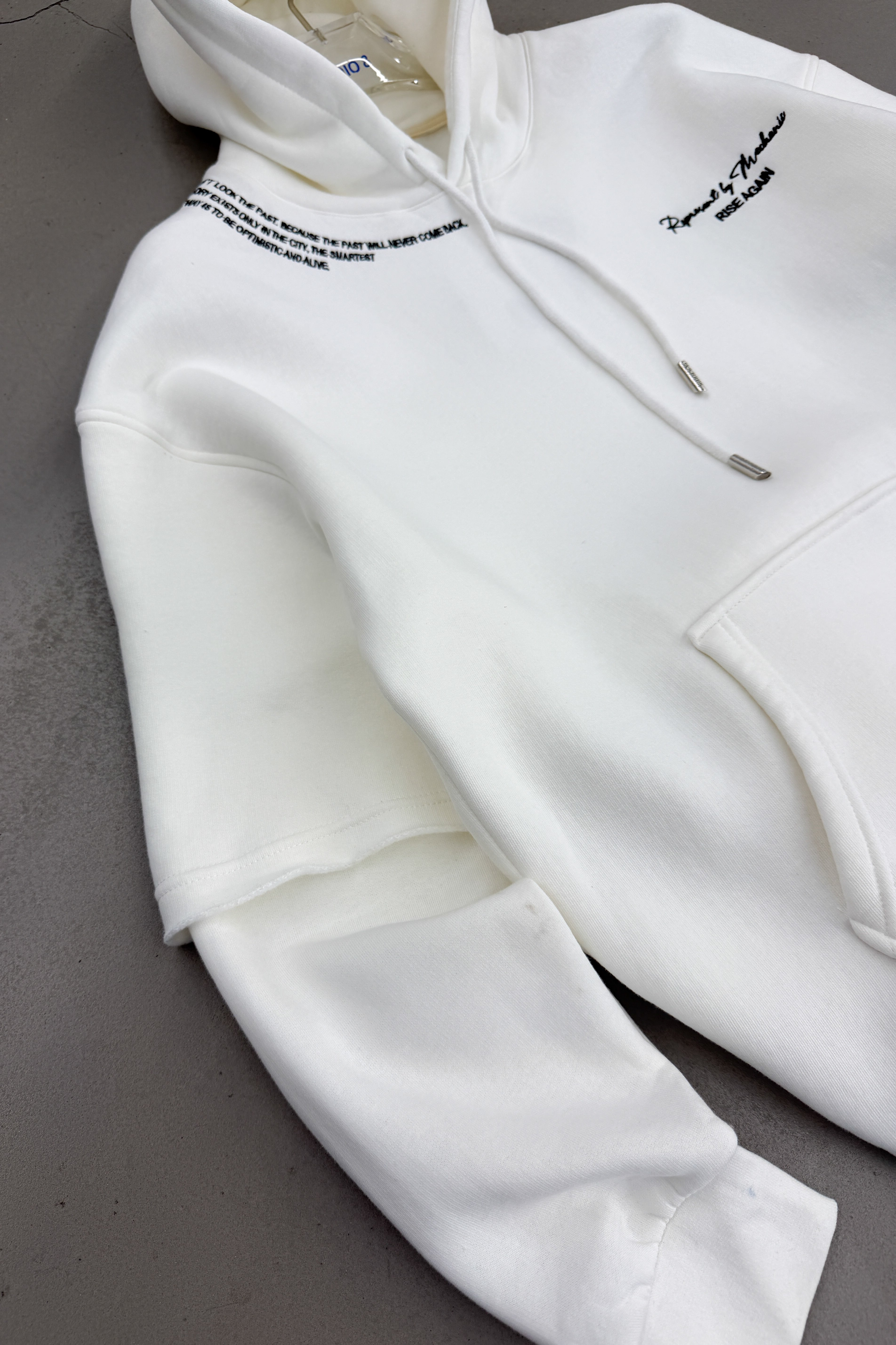 OVERSİZE ÇİFT KOL DETAYLI YAZILI SWEATSHİRT • BEYAZ
