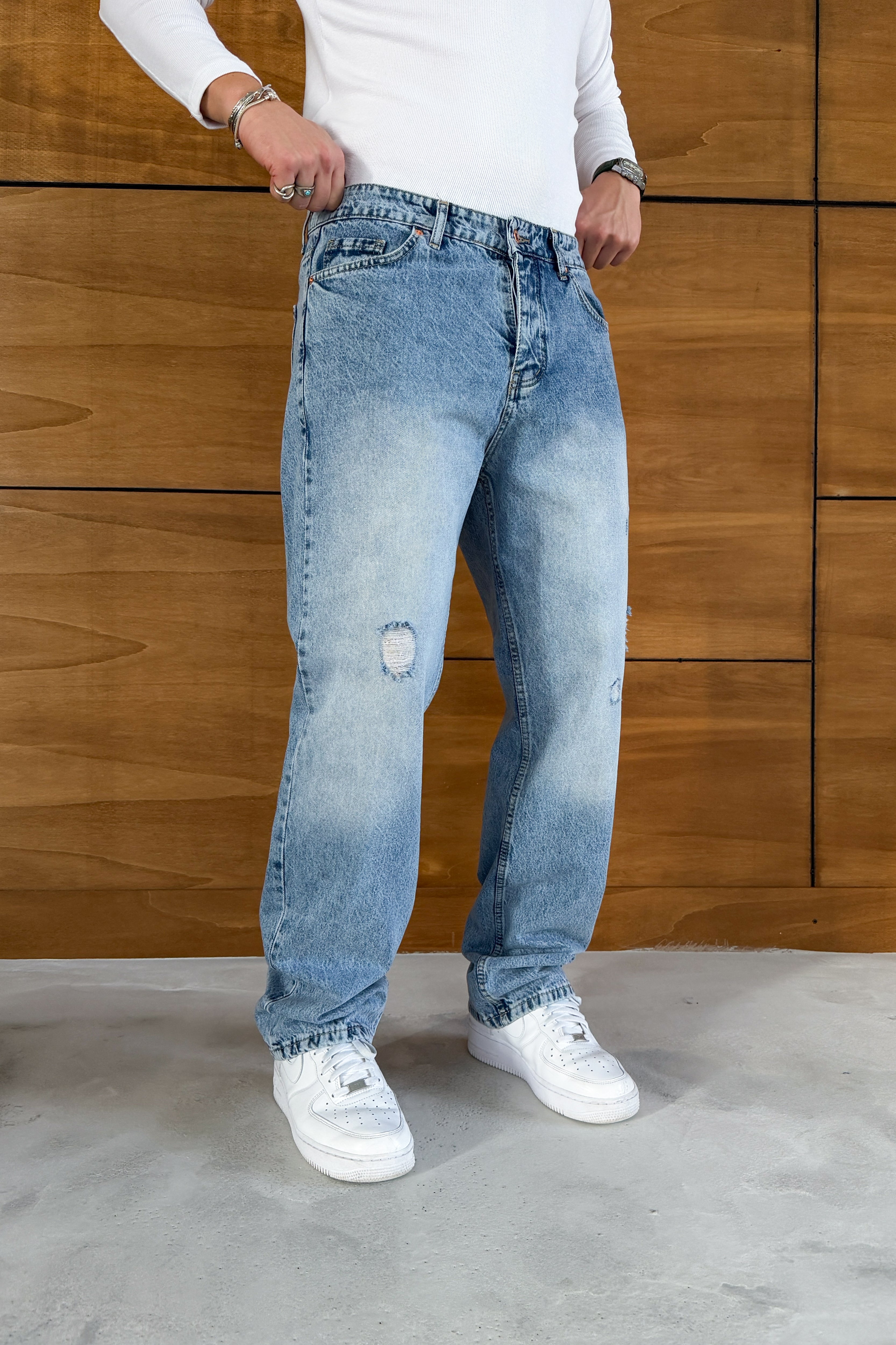 BAGGY FİT YIRTIKLI TAŞLANMIŞ KOT PANTOLON • AÇIK MAVİ