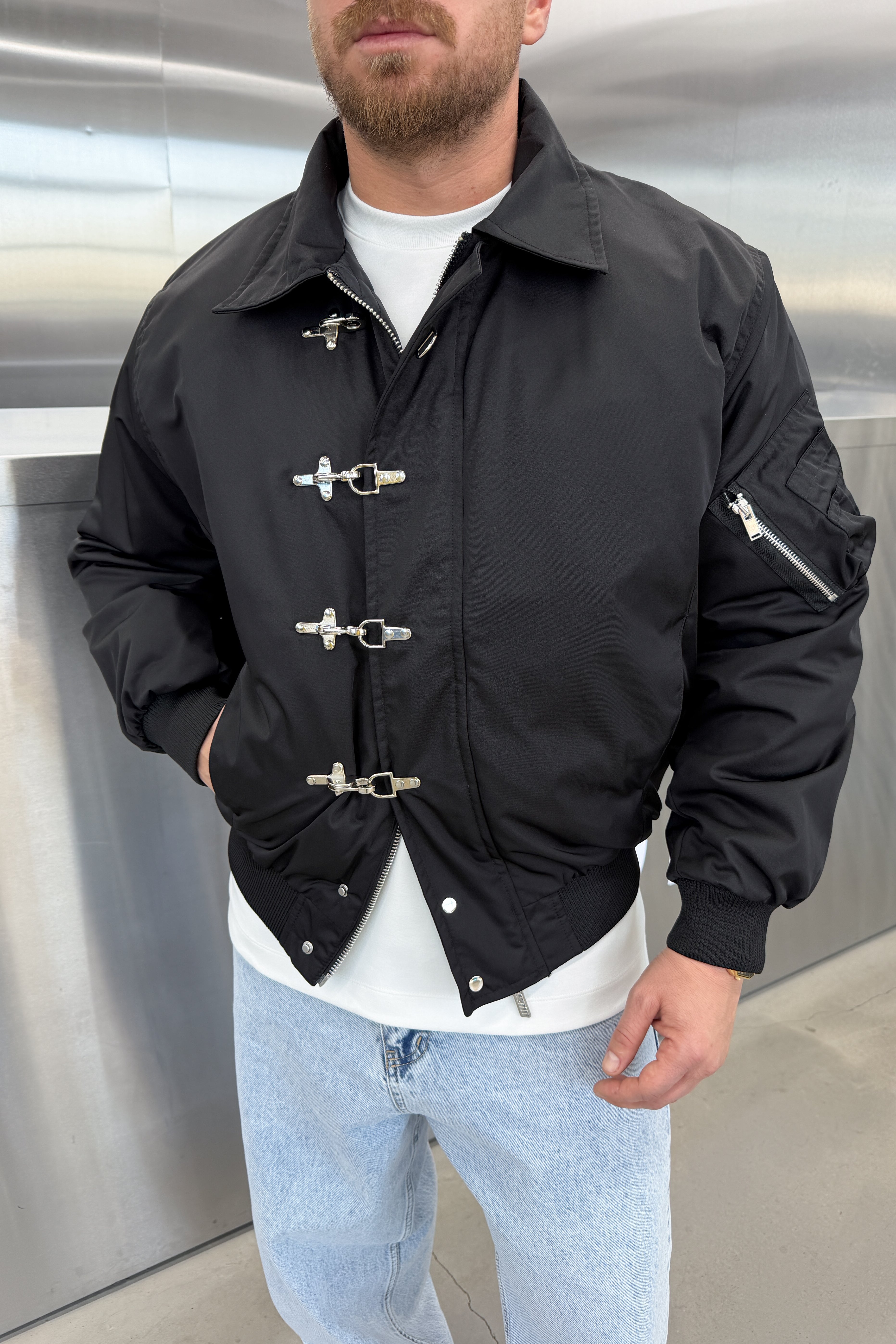 OVERSİZE METAL AKSESUARLI BOMBER MONT • SİYAH