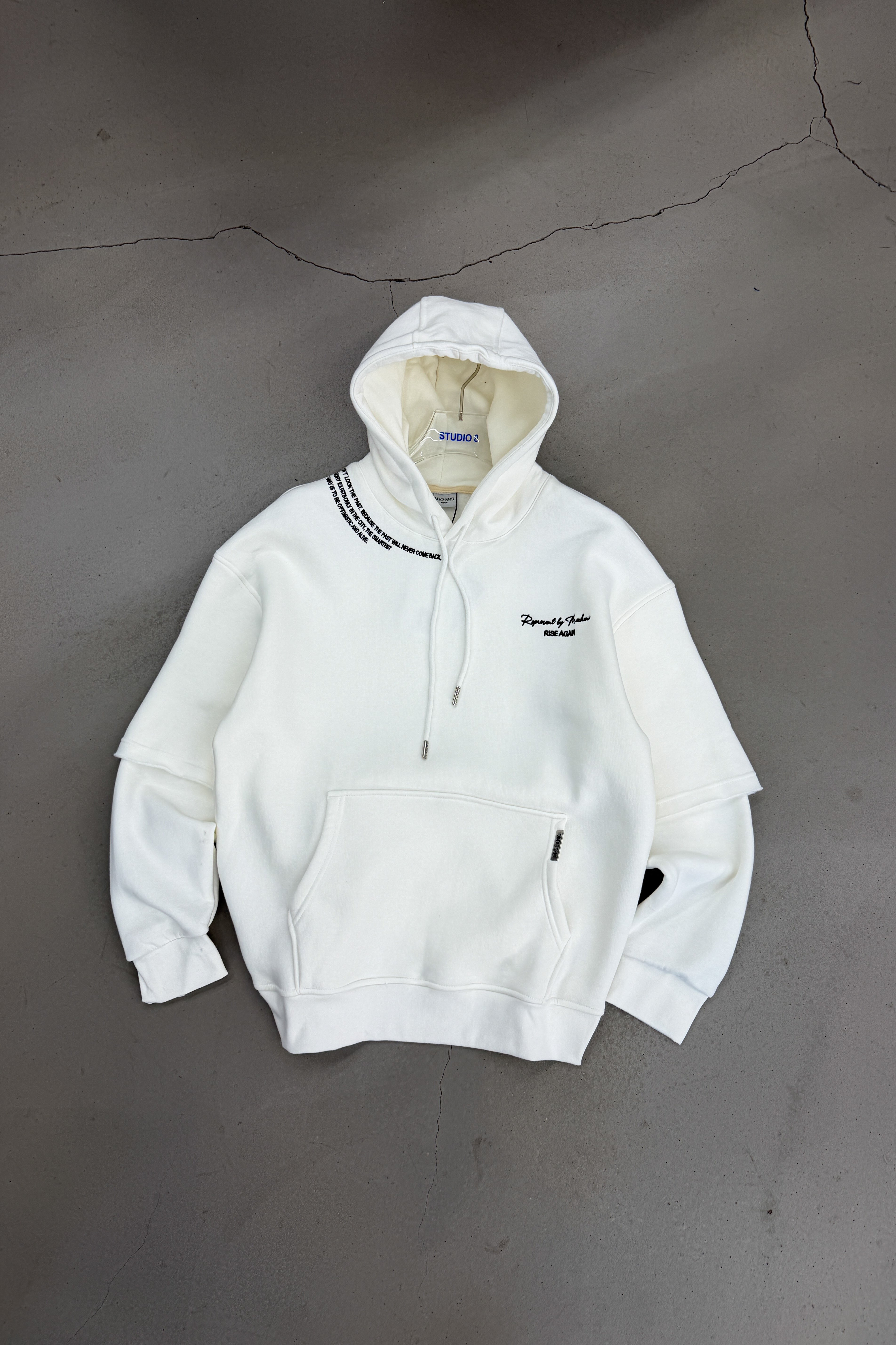 OVERSİZE ÇİFT KOL DETAYLI YAZILI SWEATSHİRT • BEYAZ