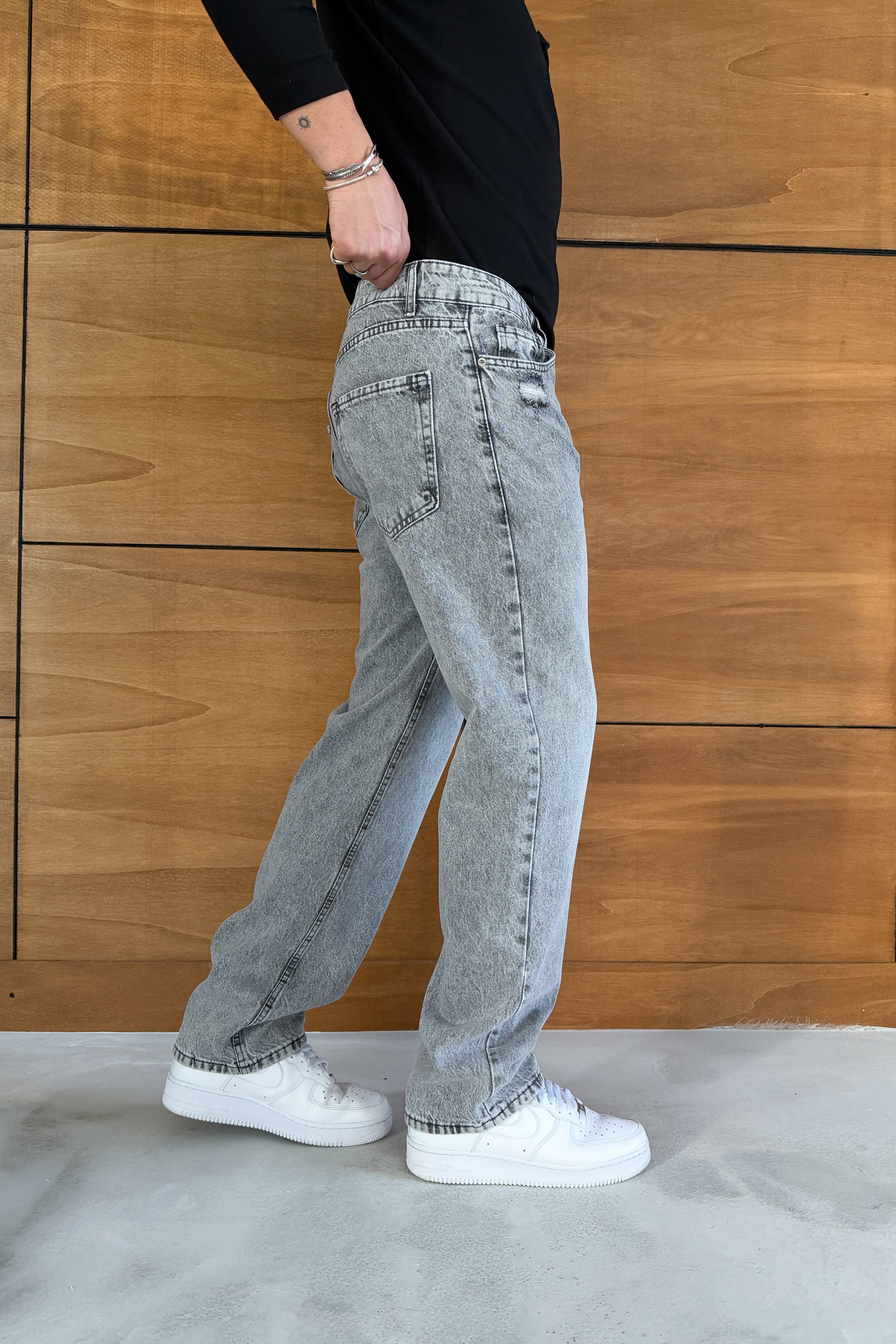 BAGGY FİT CEBİ YIRTIKLI TAŞLANMIŞ KOT PANTOLON • GRİ