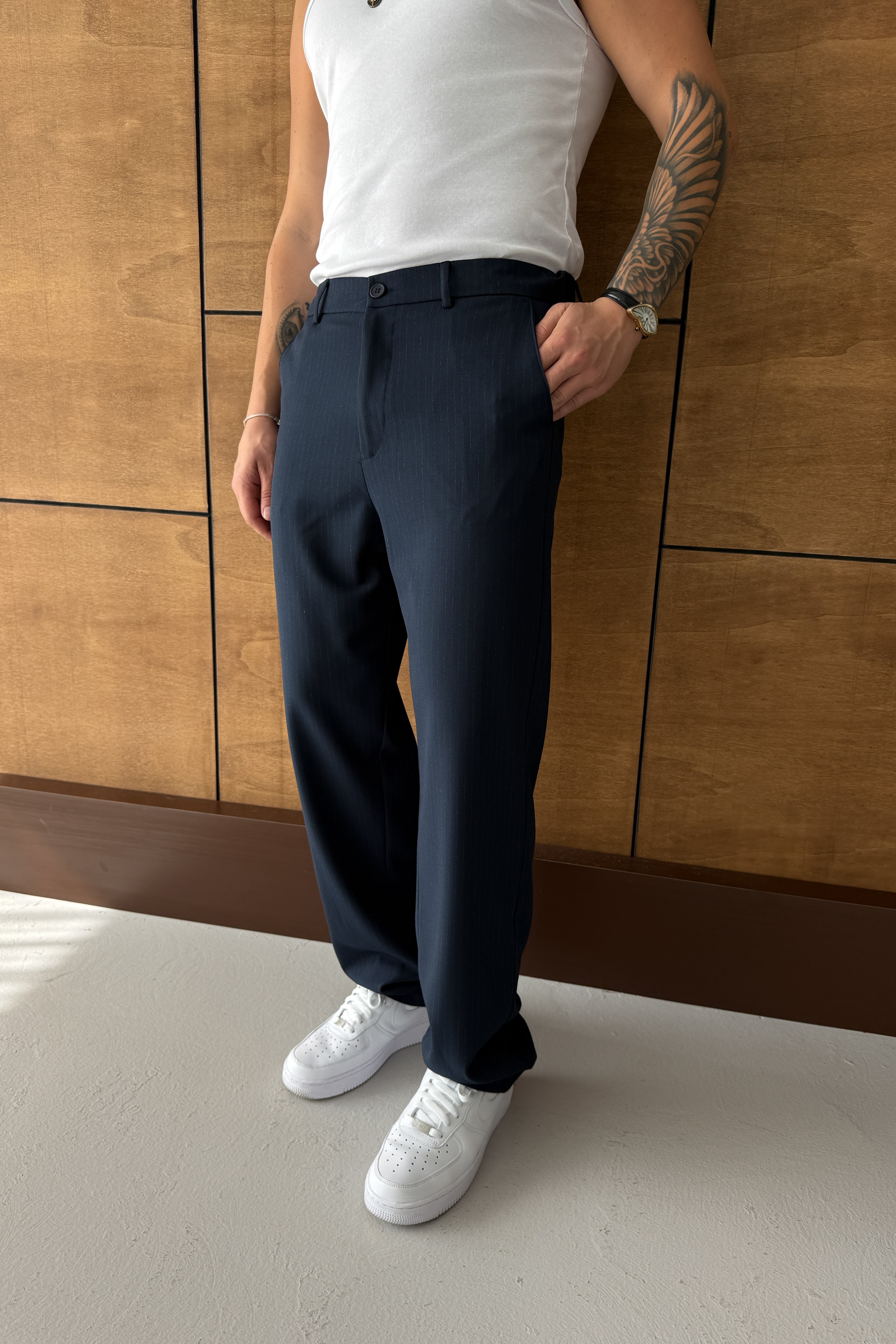 BAGGY KALIP ÇİZGİLİ KUMAŞ PANTOLON • LACİVERT