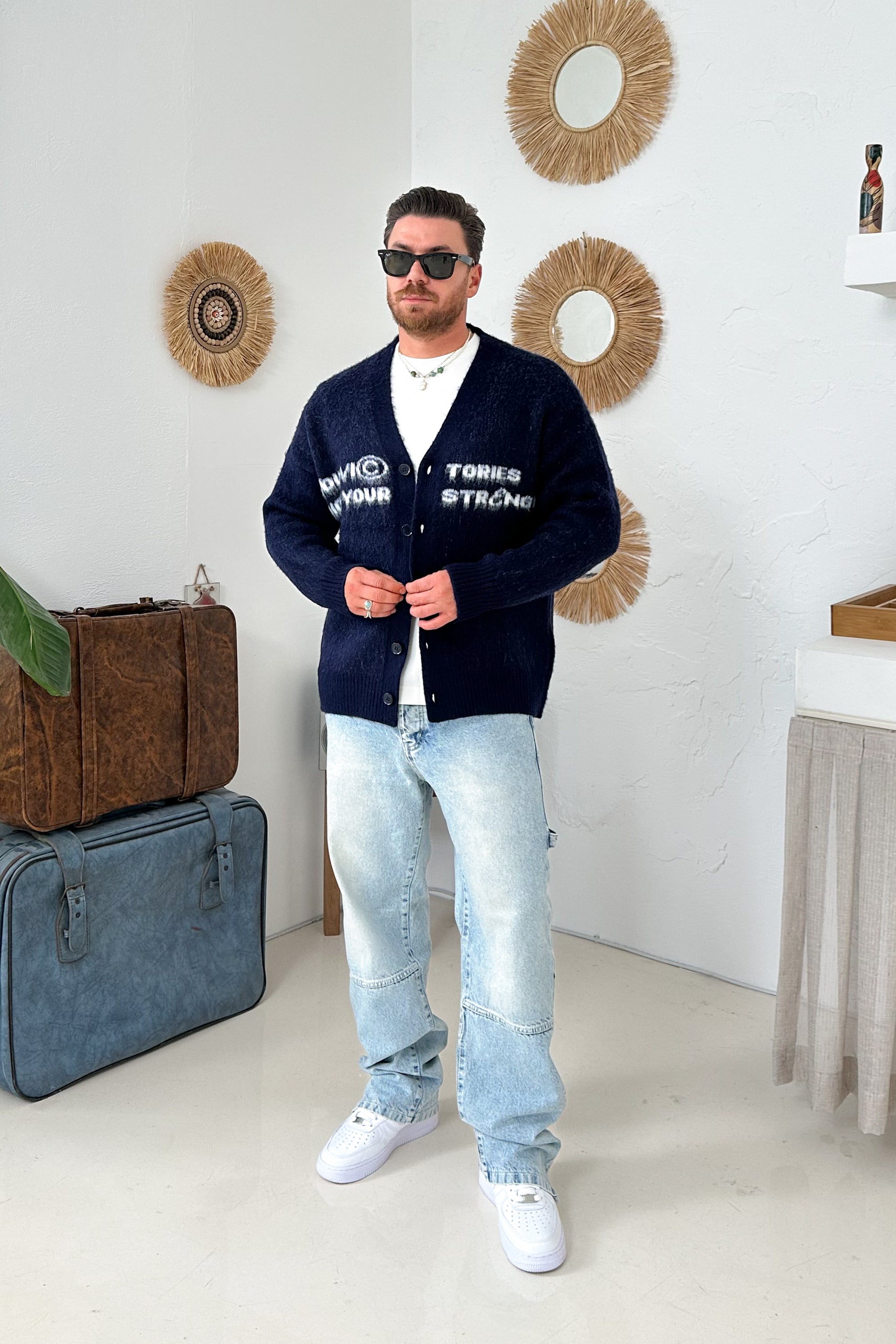 ÖNÜ YAZILI V YAKA YÜNLÜ HIRKA • LACİVERT