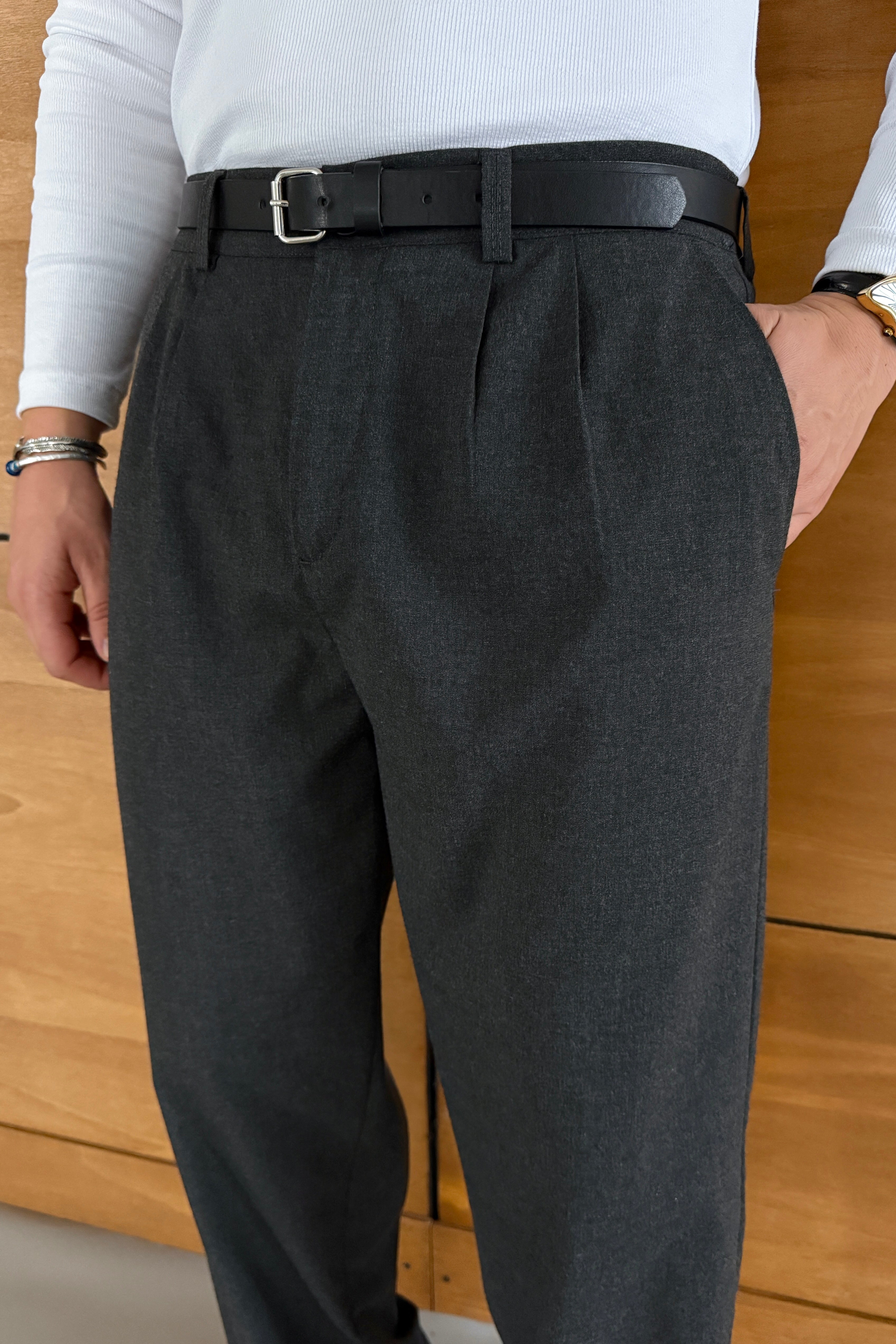 BAGGY KALIP PİLELİ KUMAŞ PANTOLON • ANTRASİT