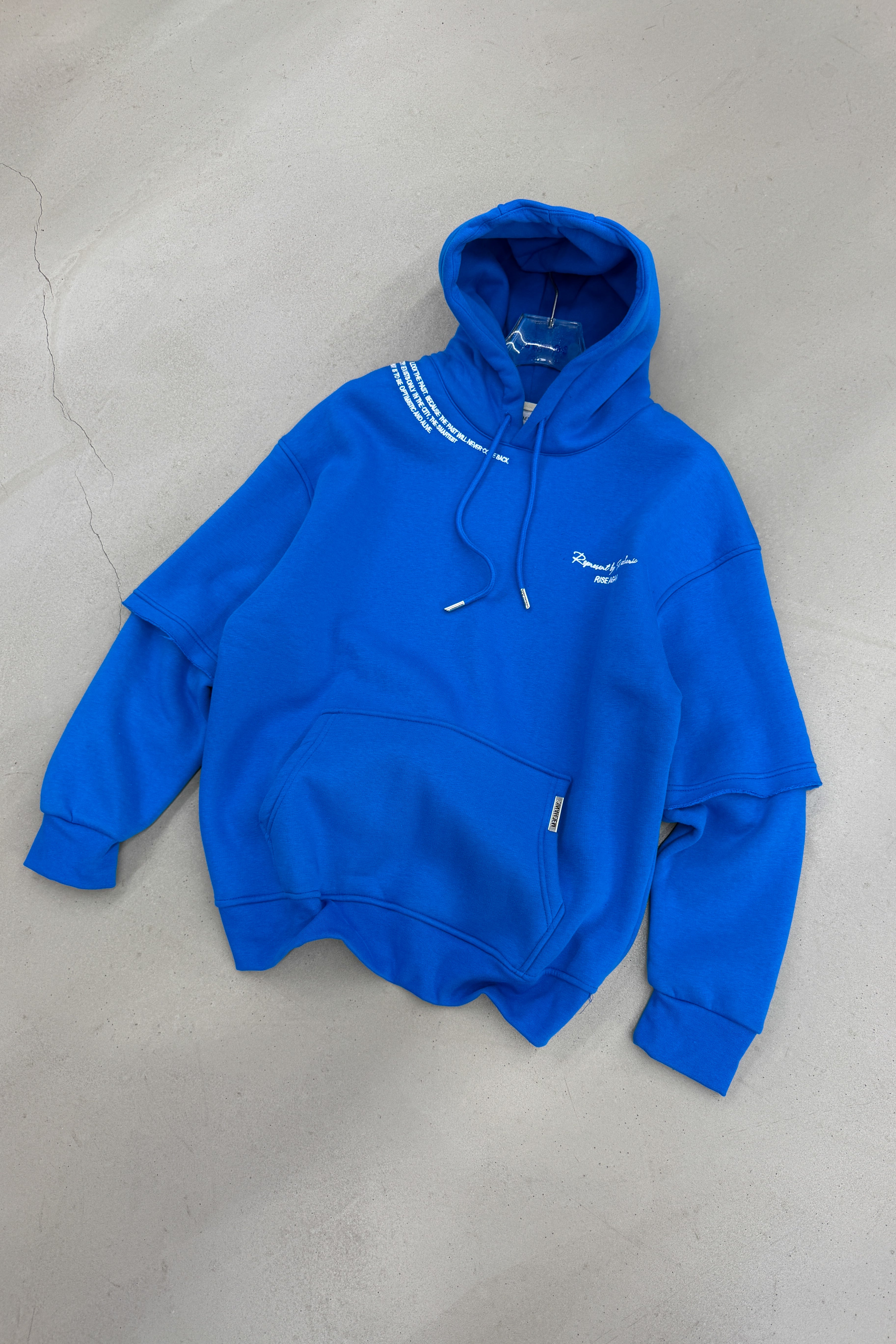 OVERSİZE ÇİFT KOL DETAYLI YAZILI SWEATSHİRT •SAKS MAVİ